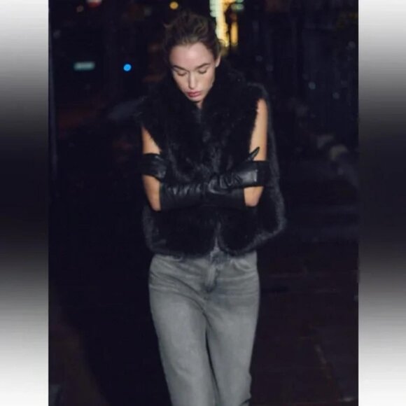 ZARA FAUX FUR VEST - Picture 2 of 6